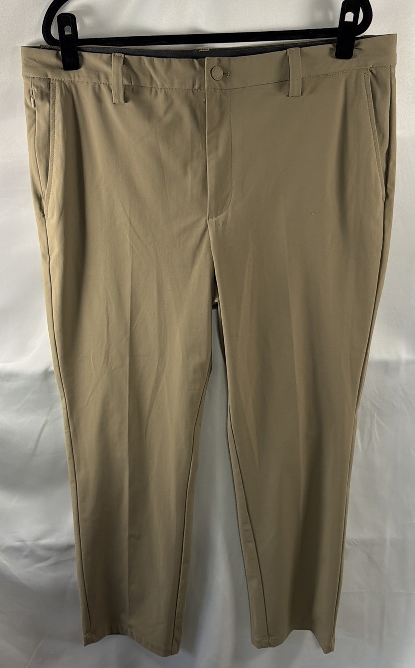 Dockers Men's Tech Chino Pants Size 38X30 Khaki Golf Work Pants Tan Soft